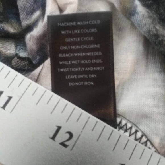 Simply Vera Vera Wang women's size XS black, white, blue , and green blouse - Picture 14 of 15